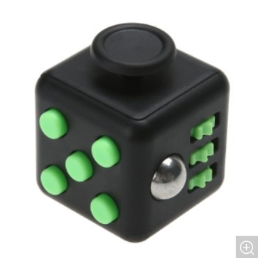 Couleur multi de mini haut-parleur sans fil à télécommande de Bluetooth avec le cube en personne remuante de jeu de bureau